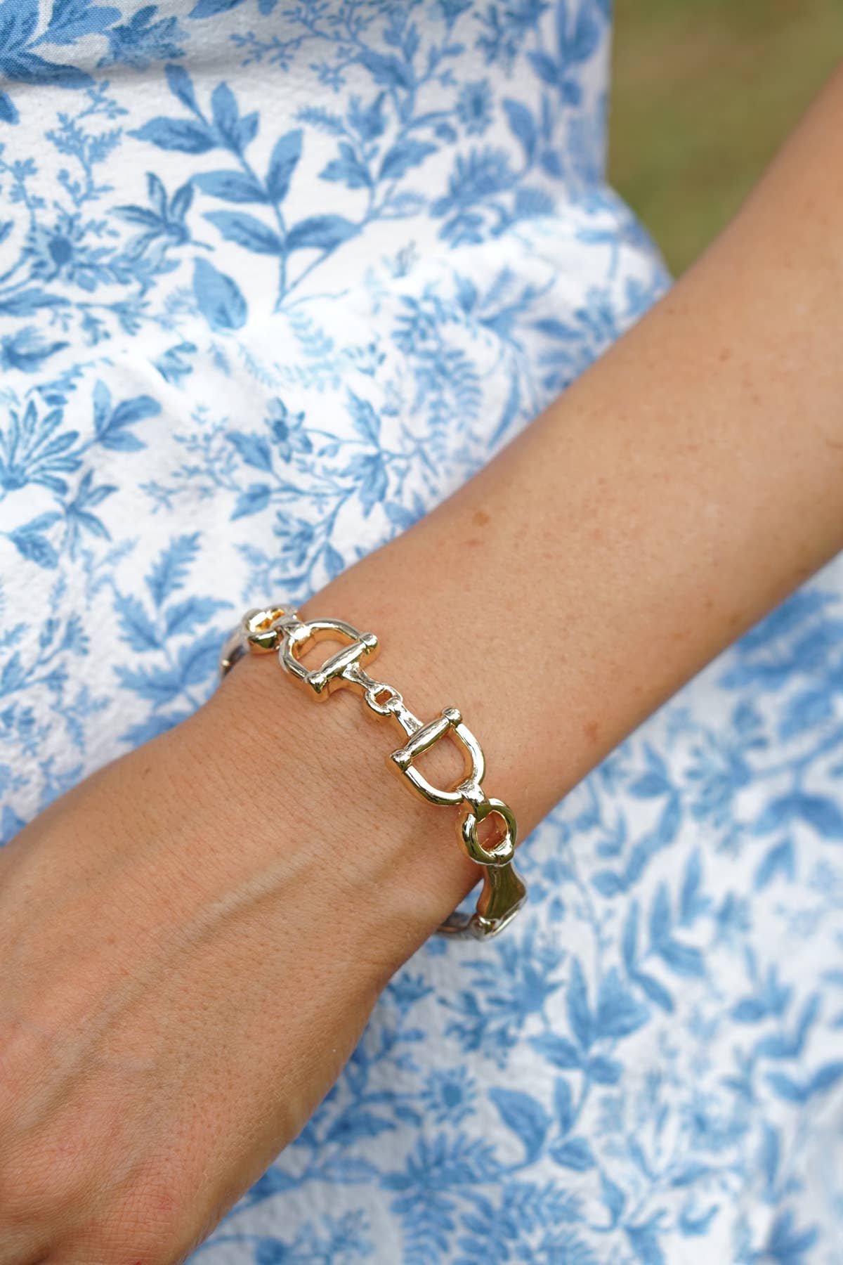 Cinnamon Horsebit Hinge Bangle in Shiny Gold