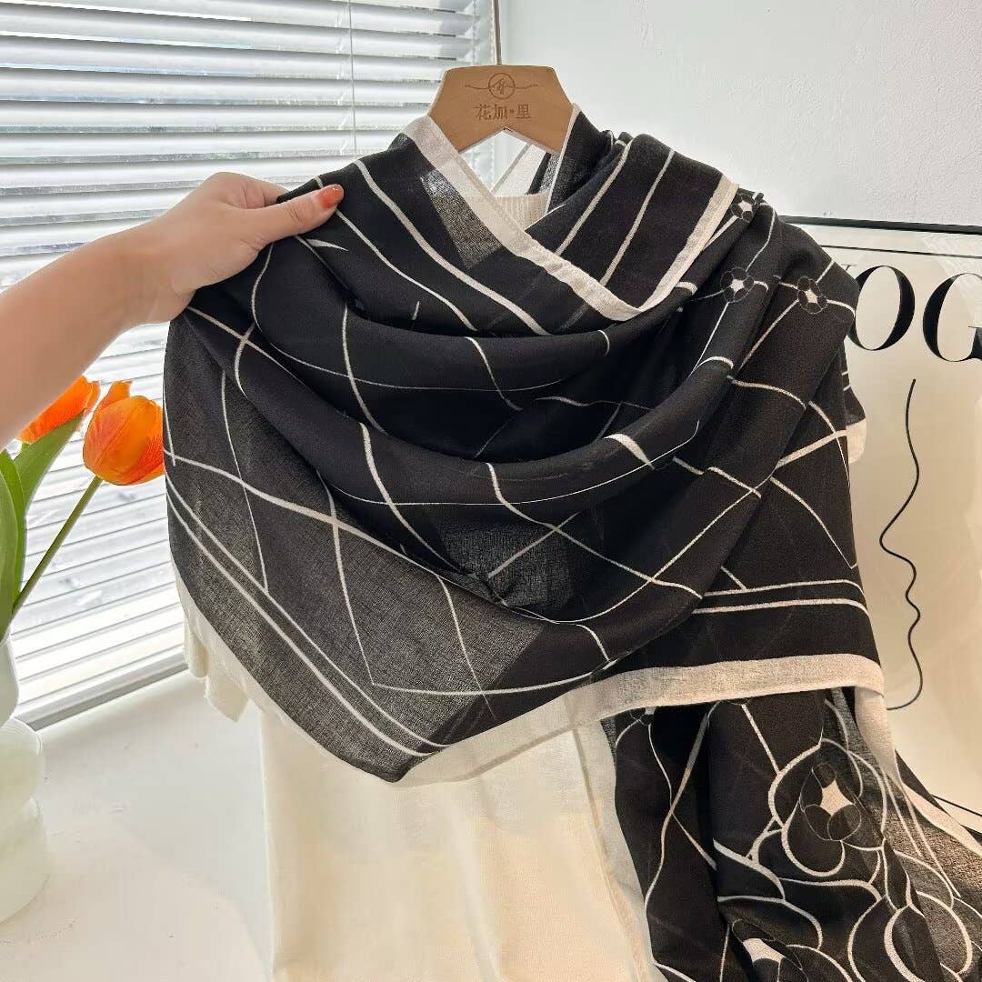 Black / White Scarf – Diamond Collection