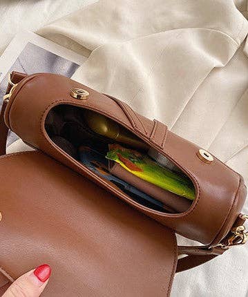 AWST Int'l  Saddle Shoulder Handbag: Black