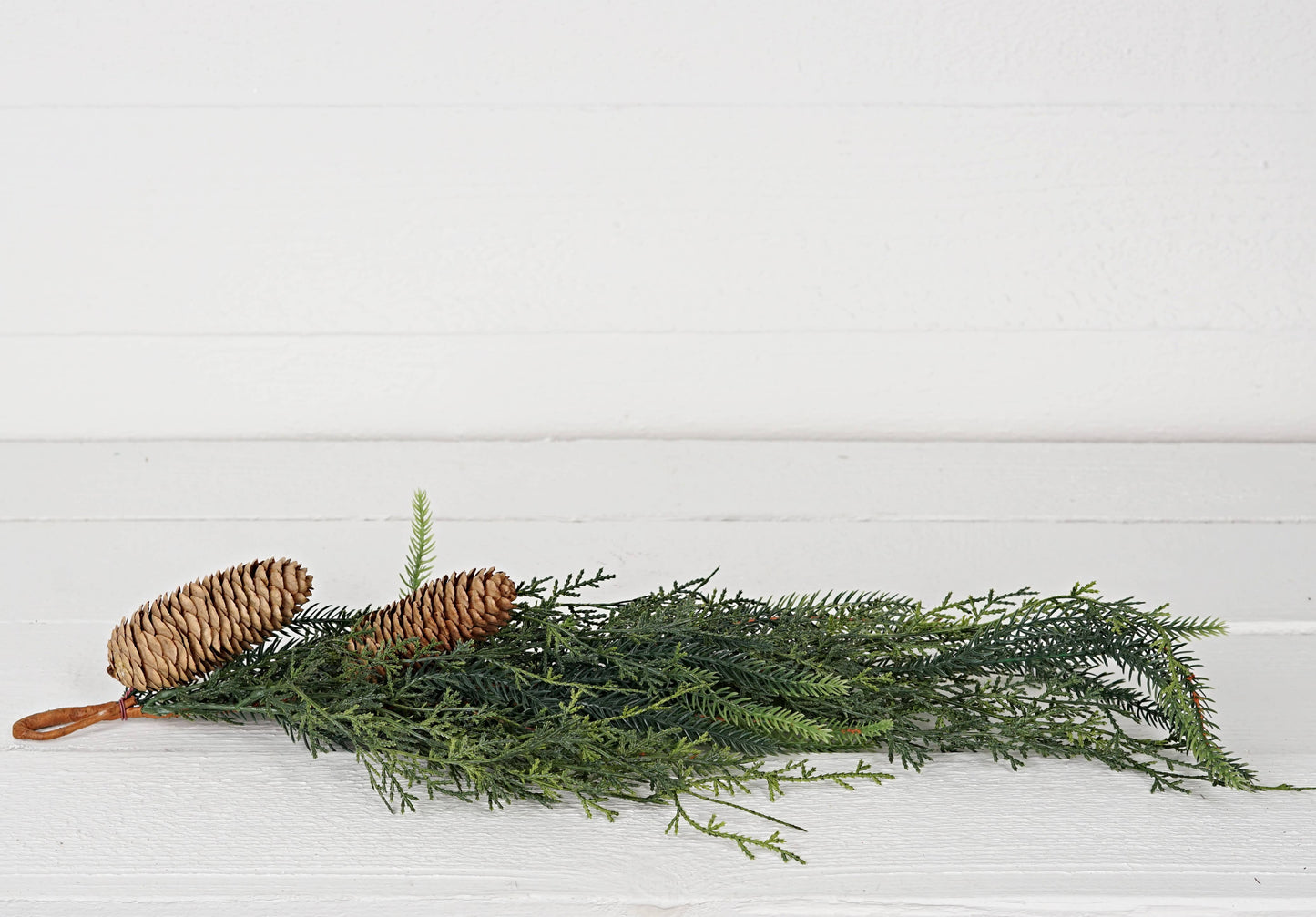 32317- 24inL Teardrop-Dripping mix spruce pine w. pinecones