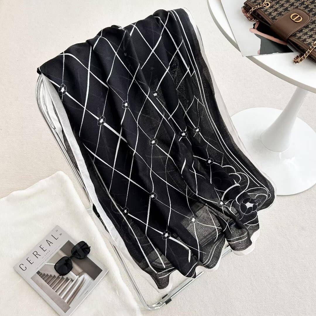 Black / White Scarf – Diamond Collection