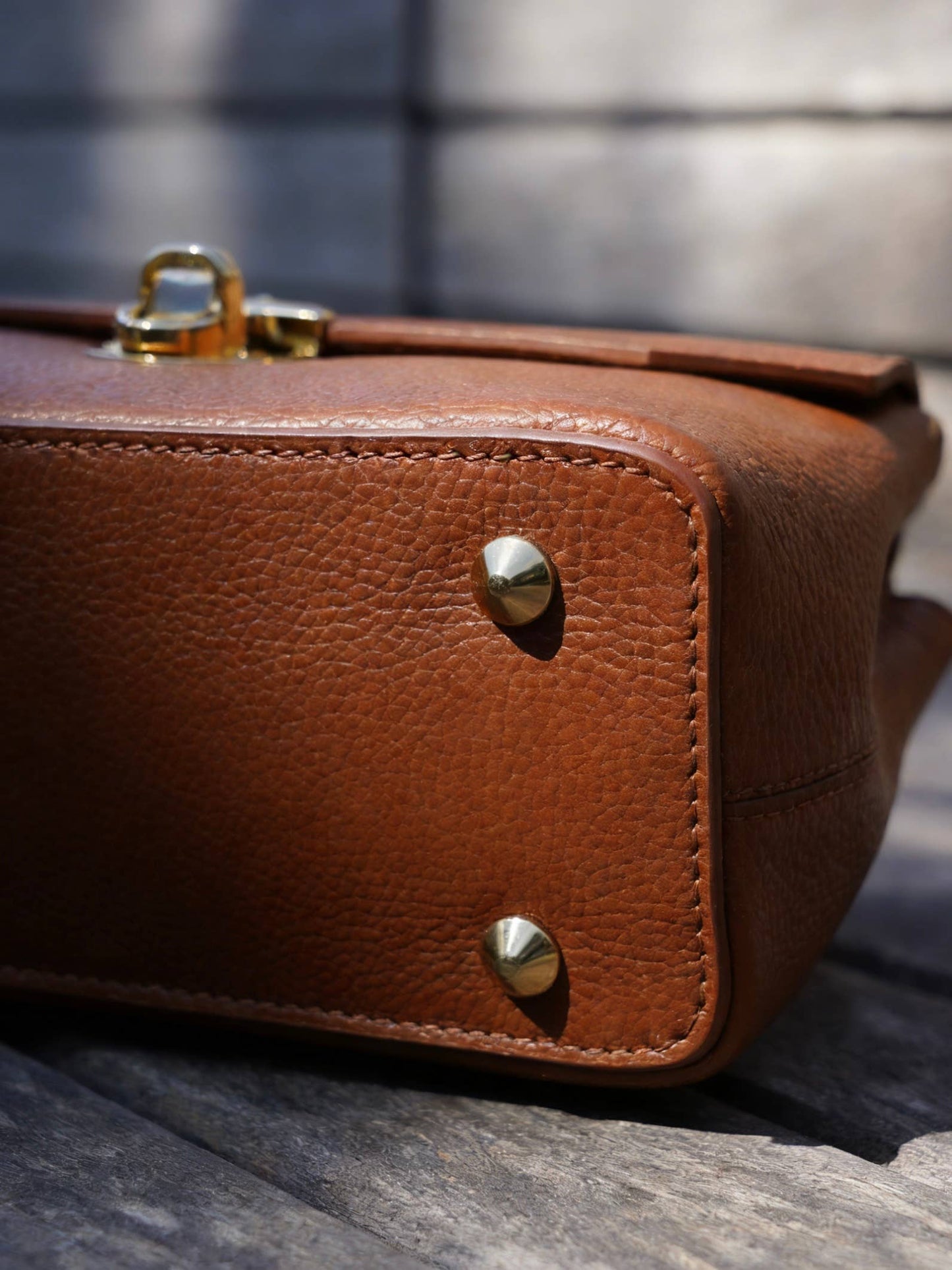 Handmade Genuine Leather Women’s Bag – Artisan Elegance: Cognac