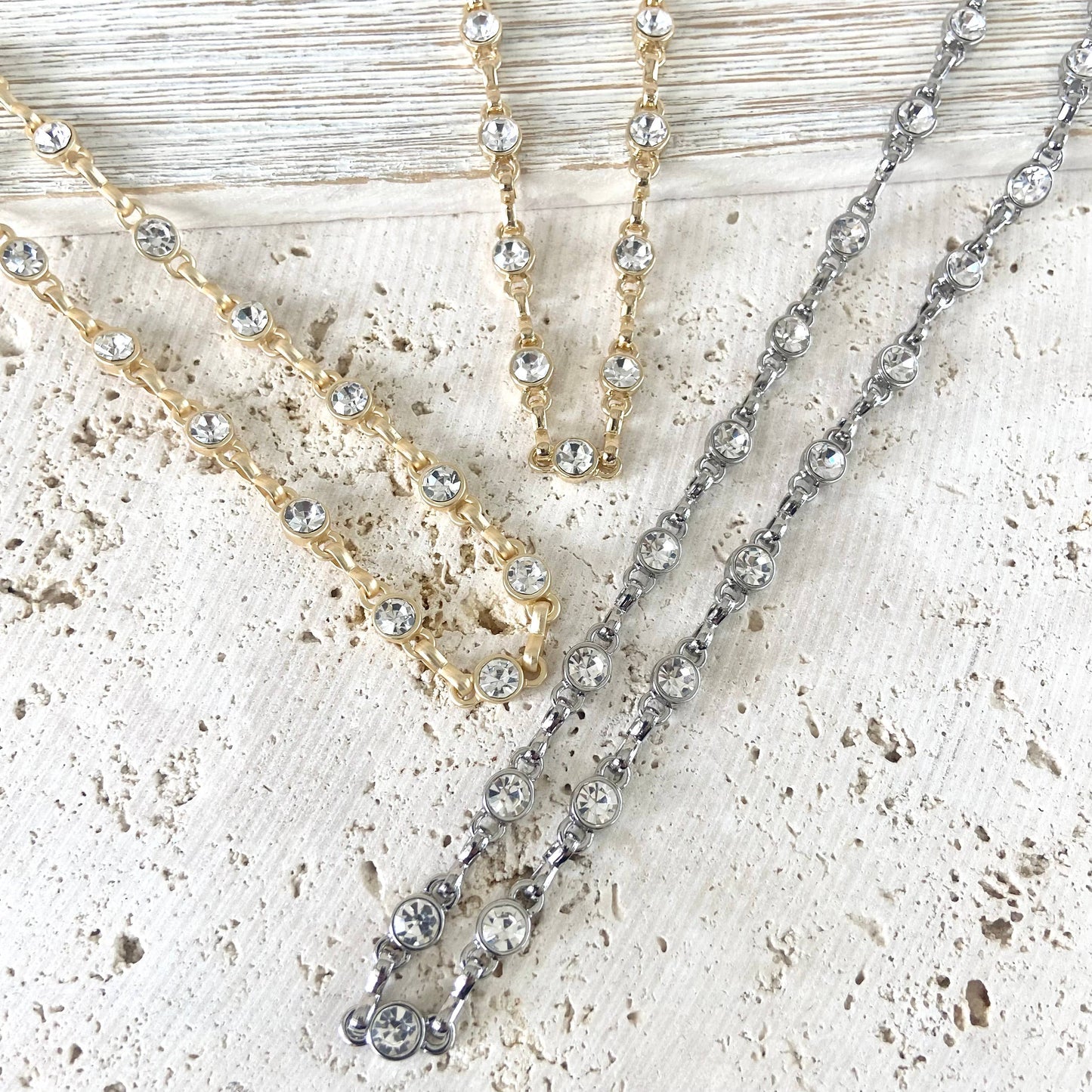 Equestrian linked chain layering crystal necklaces : Gold equestrian chain