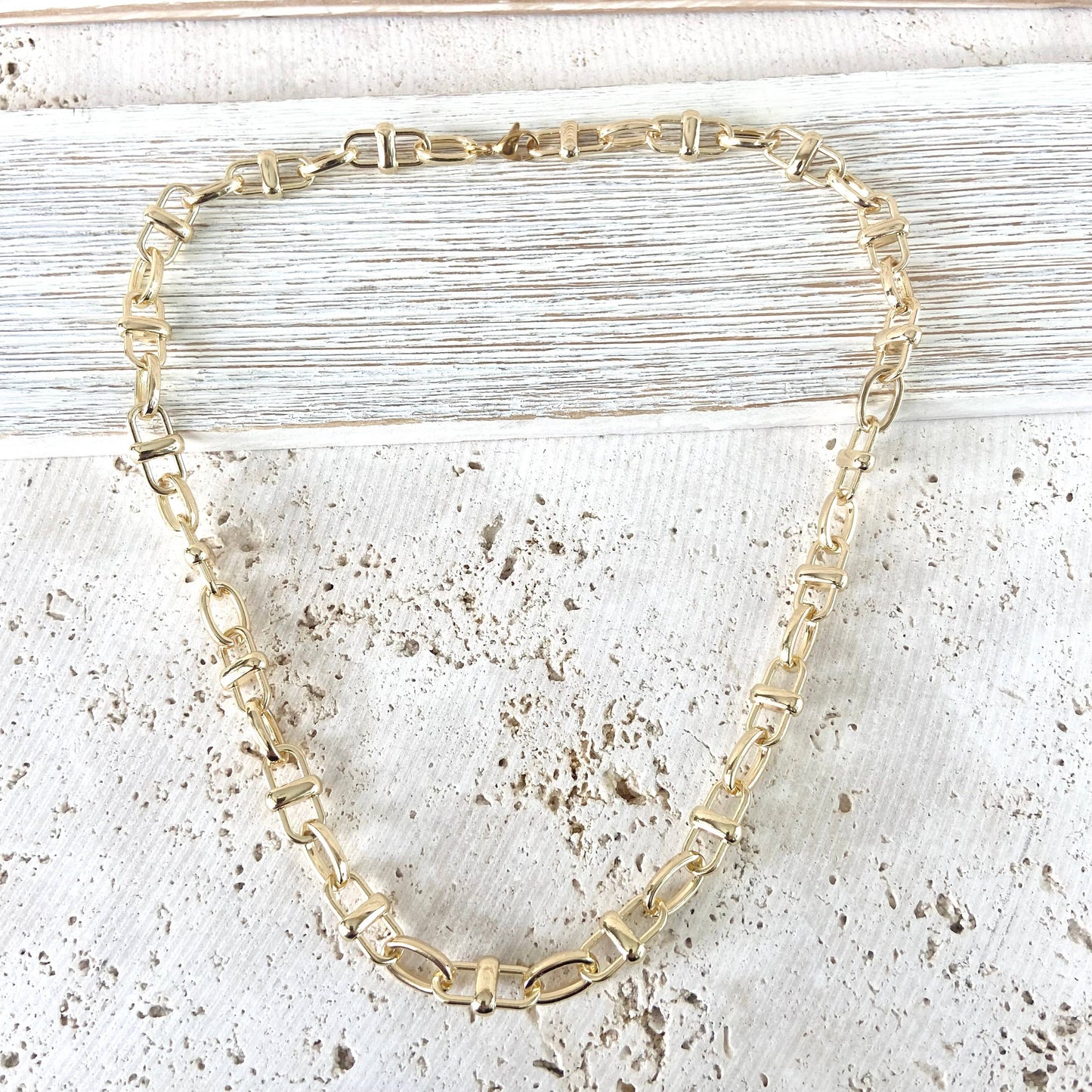 Equestrian linked chain layering crystal necklaces : Gold equestrian chain