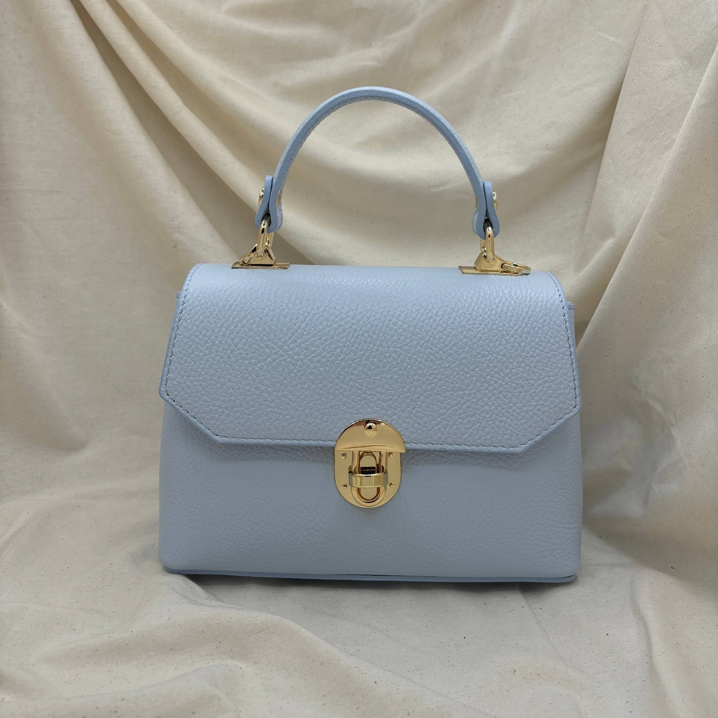 Handmade Genuine Leather Women’s Bag – Artisan Elegance: Cognac