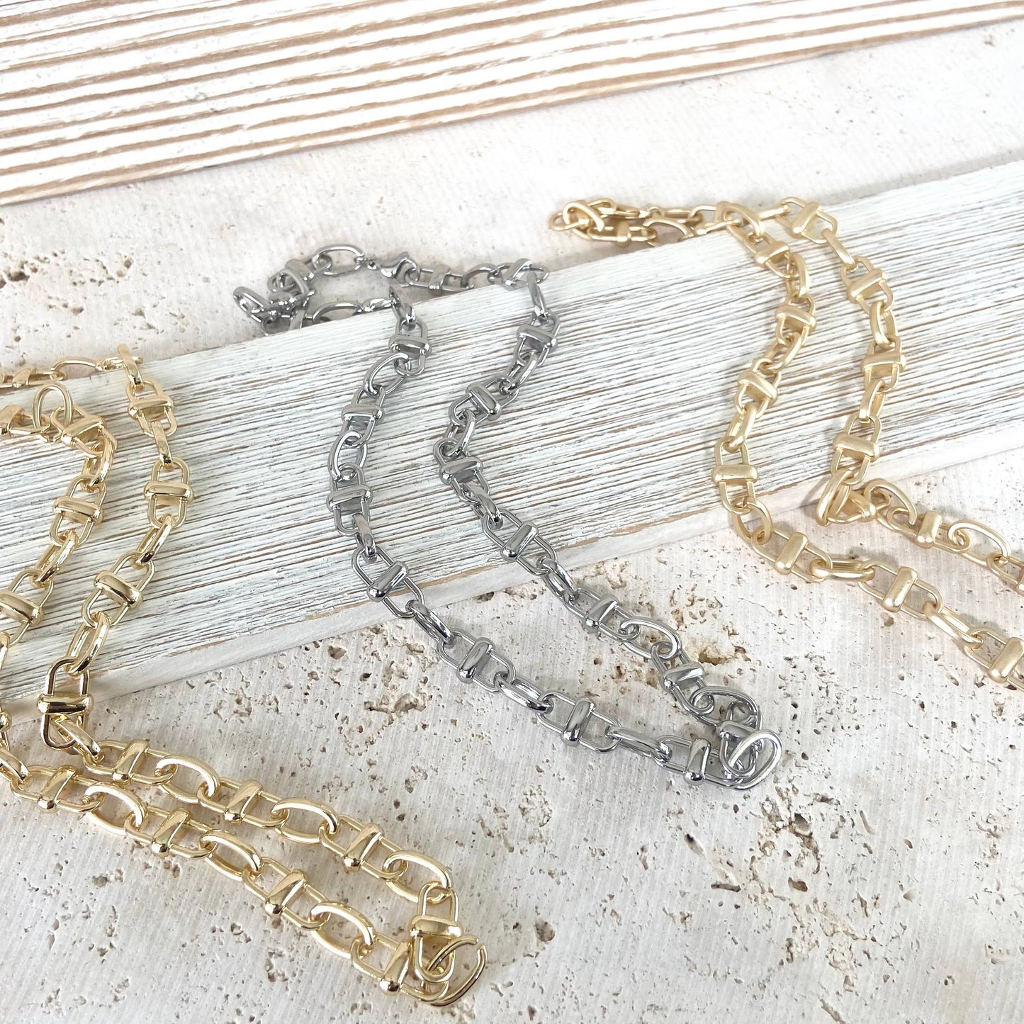 Equestrian linked chain layering crystal necklaces : Gold equestrian chain