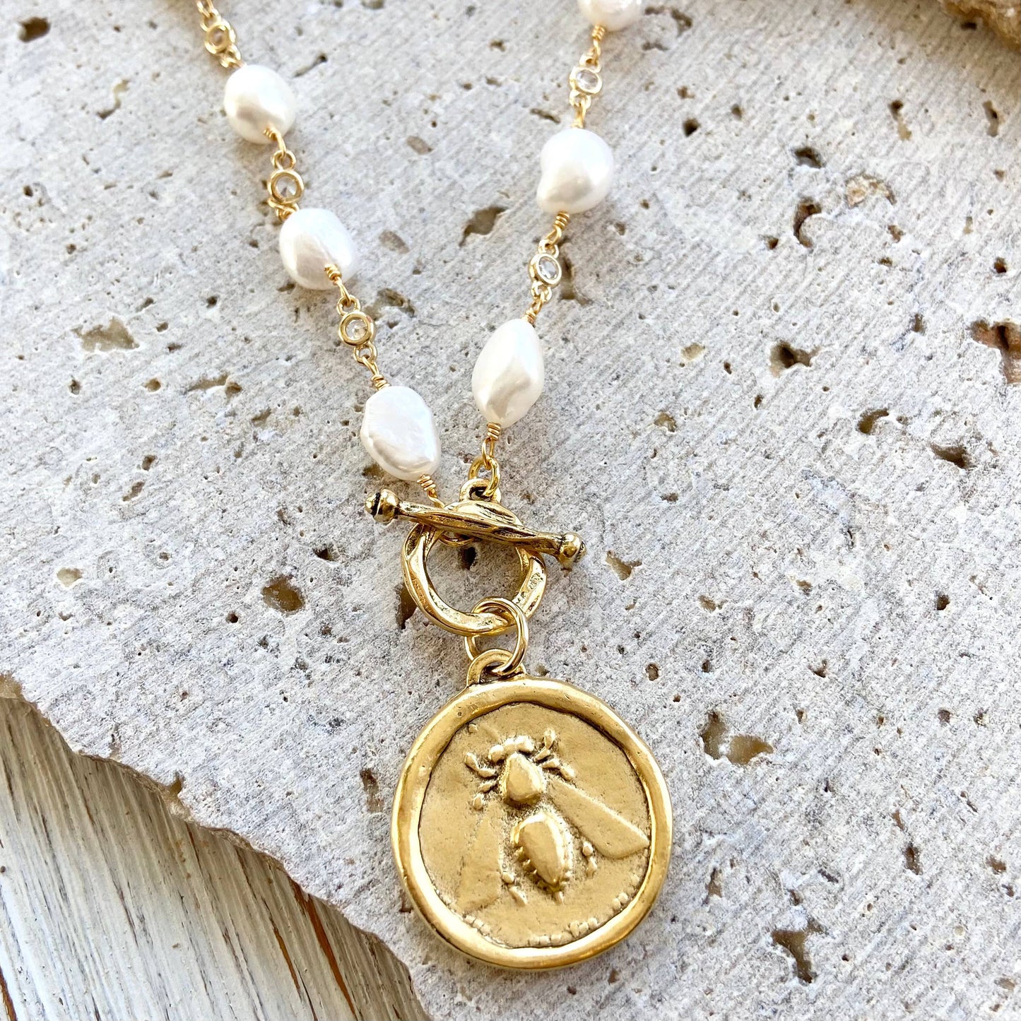 Queen bee pearl necklace boutique salon bee Jewerly  trendy: 18”