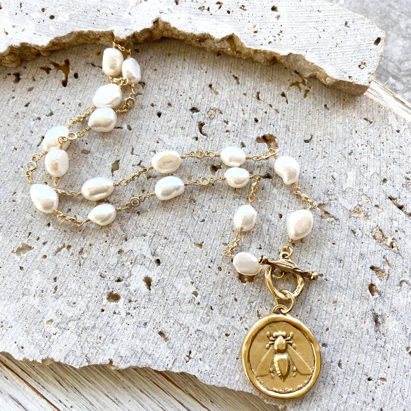 Queen bee pearl necklace boutique salon bee Jewerly  trendy: 18”