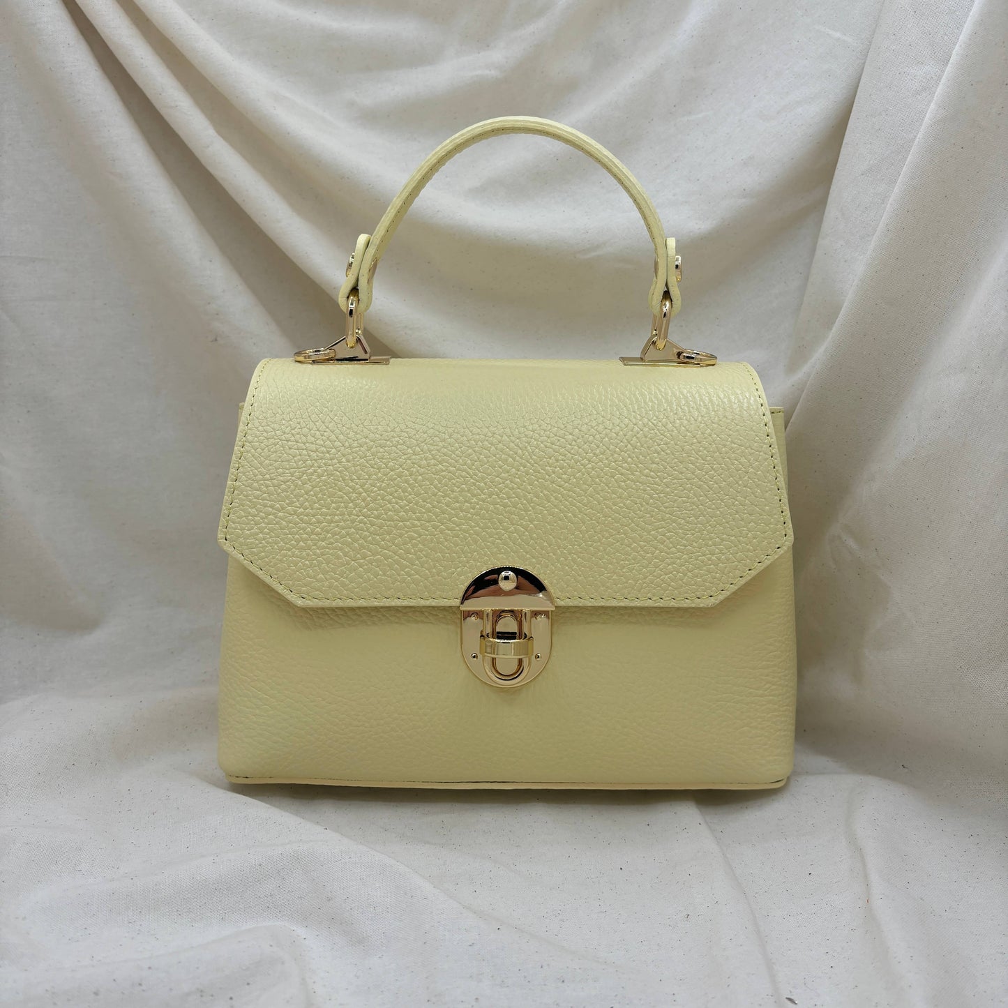 Handmade Genuine Leather Women’s Bag – Artisan Elegance: Cognac