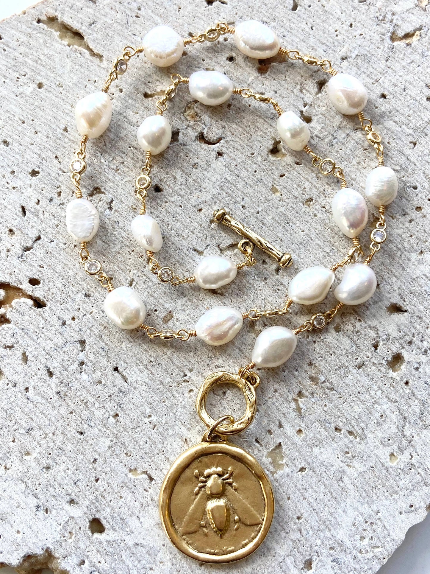 Queen bee pearl necklace boutique salon bee Jewerly  trendy: 18”