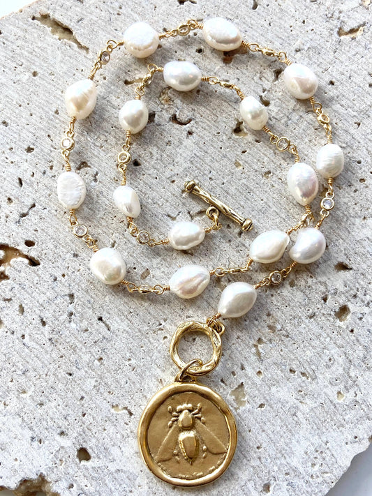 Queen bee pearl necklace boutique salon bee Jewerly  trendy: 18”