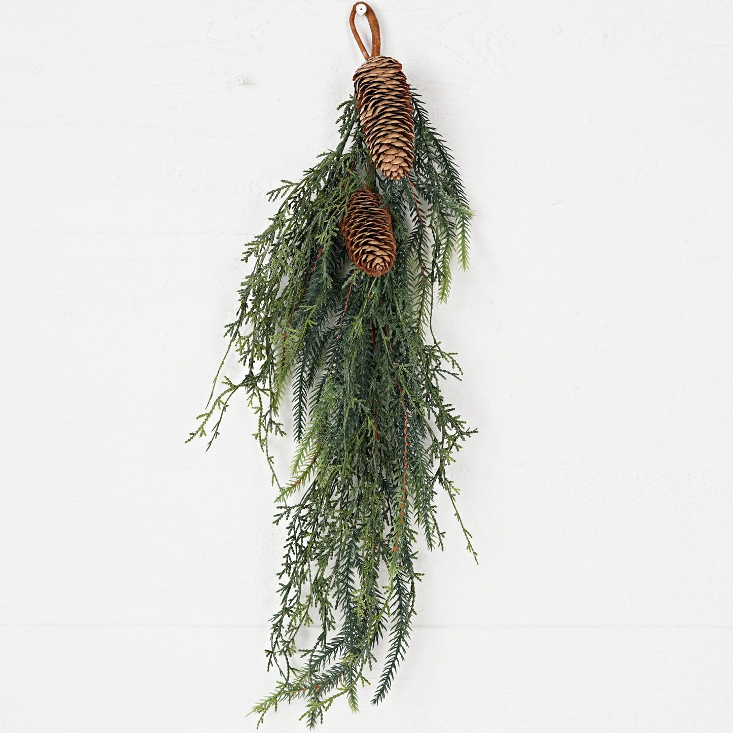 32317- 24inL Teardrop-Dripping mix spruce pine w. pinecones