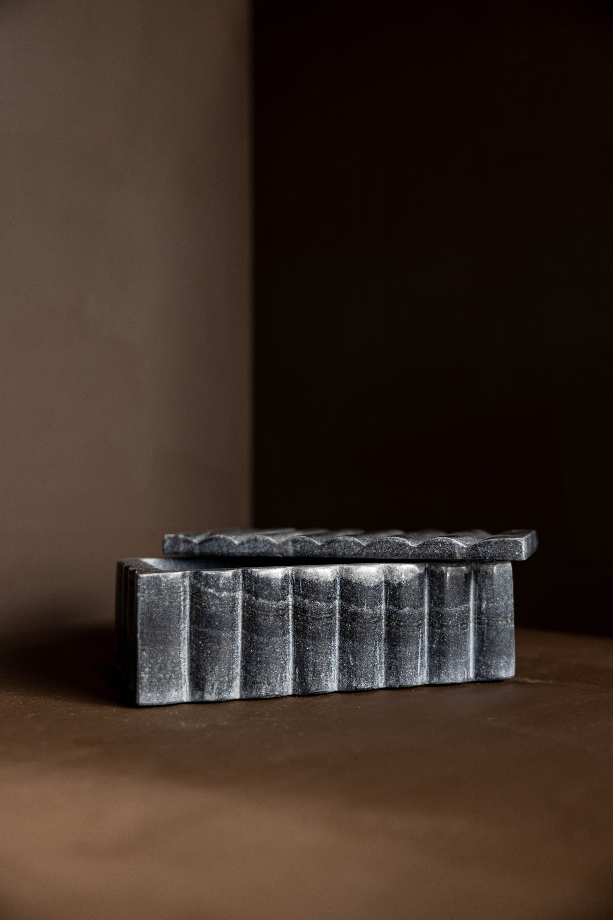 Fluted Box Marble Scallop Design Black