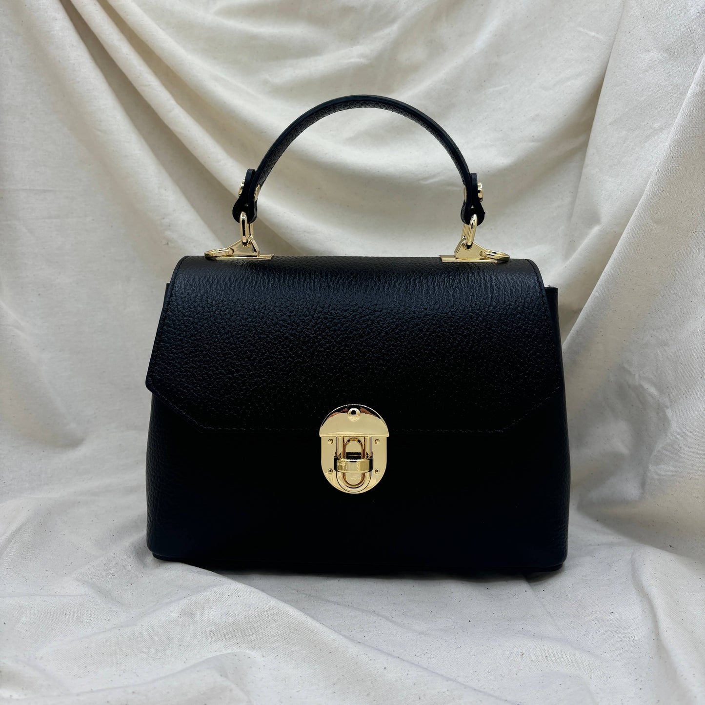 Handmade Genuine Leather Women’s Bag – Artisan Elegance: Cognac