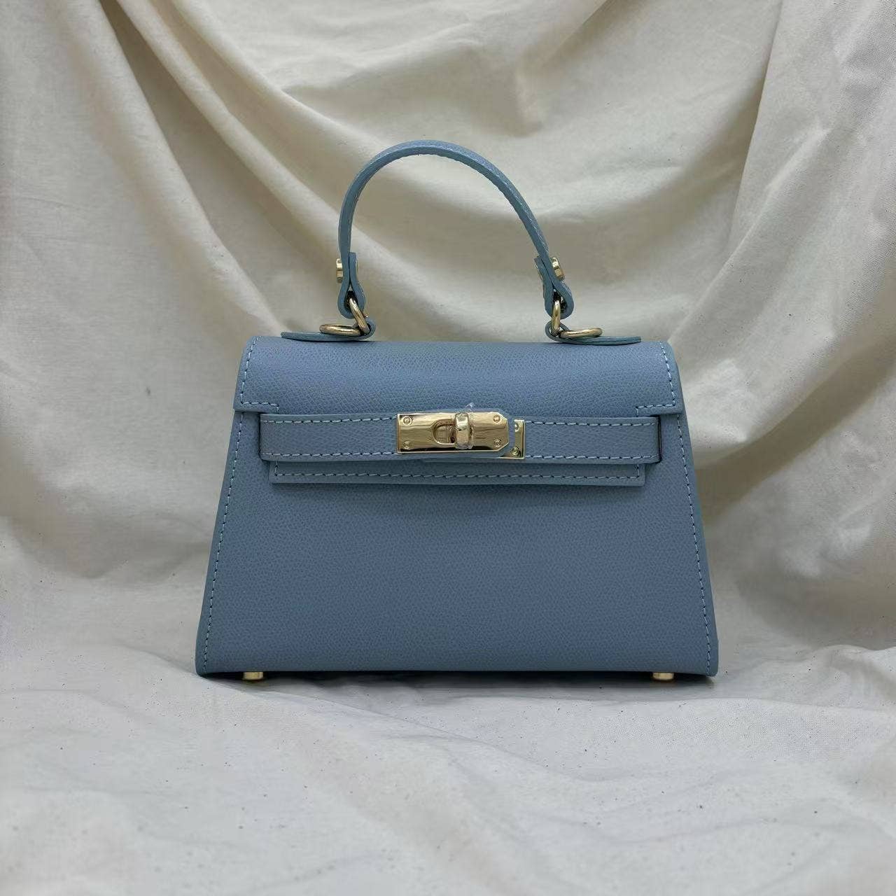 Genuine Saffiano leather handbag with strap, made in italy: Begiecuoio