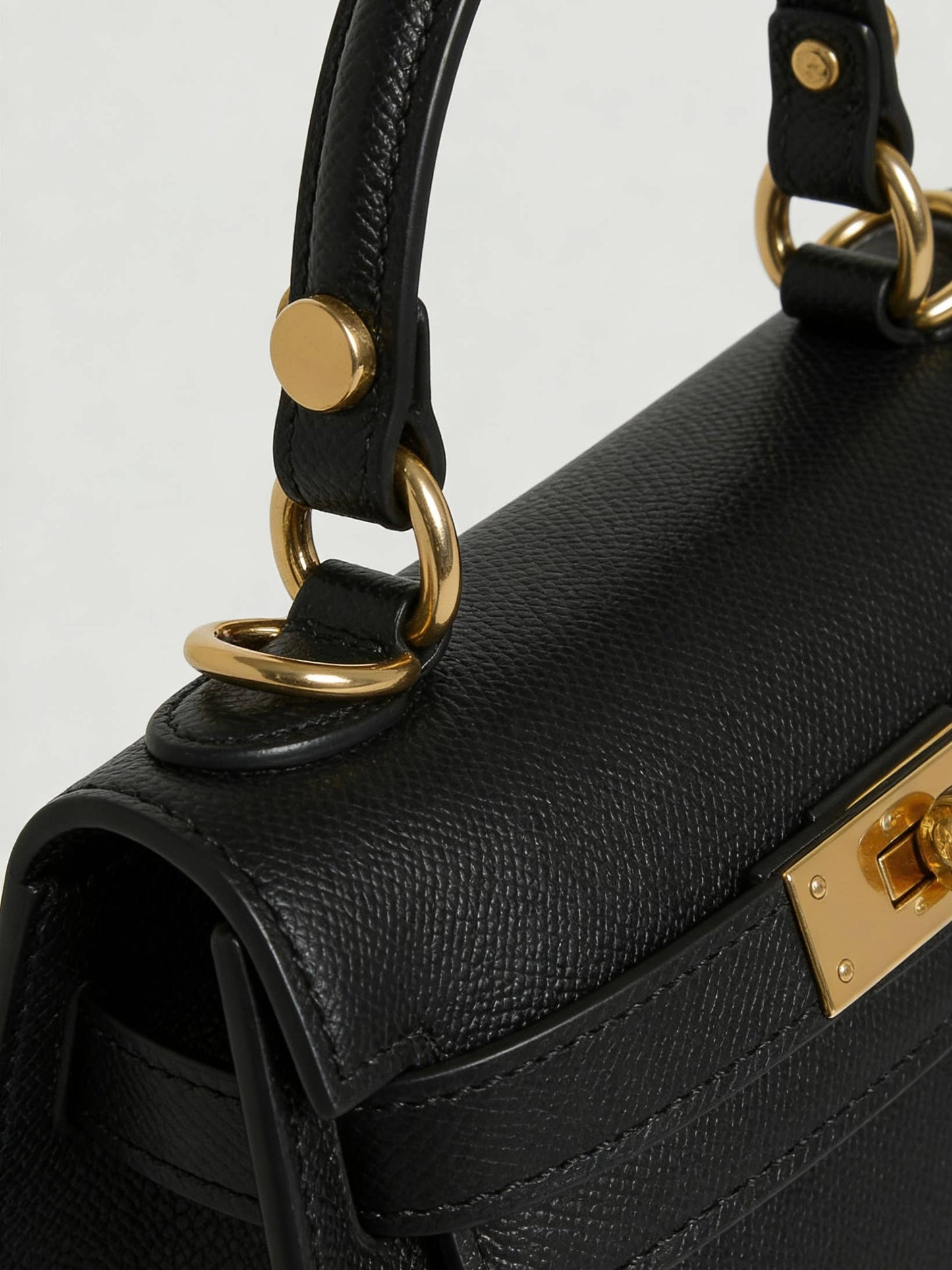 Genuine Saffiano leather handbag with strap, made in italy: Cow