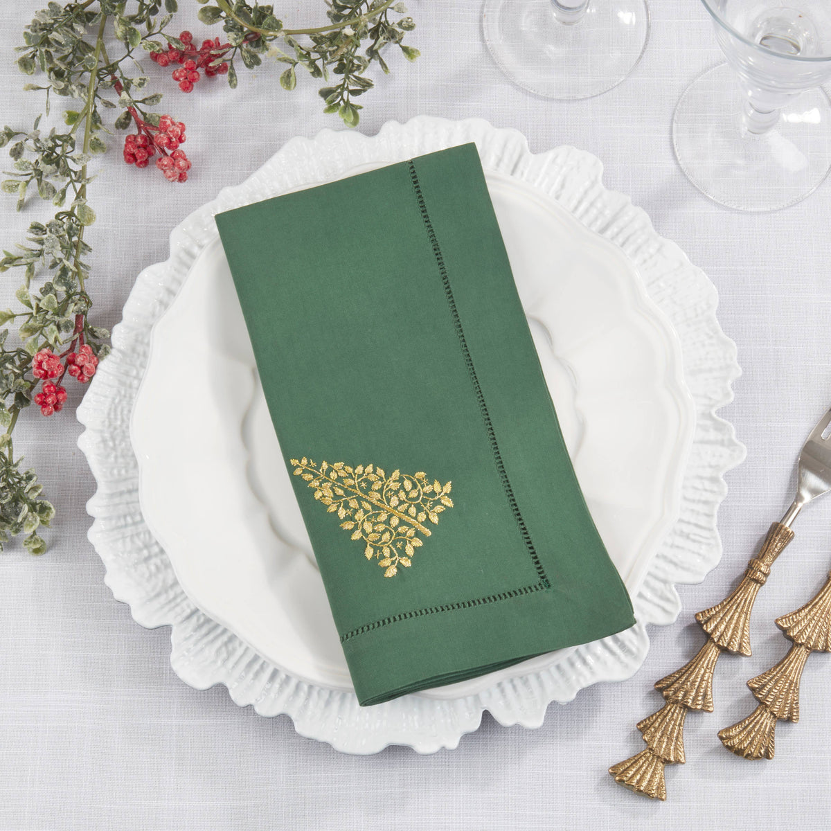 Embroidered Christmas Tree Hemstitch Napkin: Jasper Green / 20"