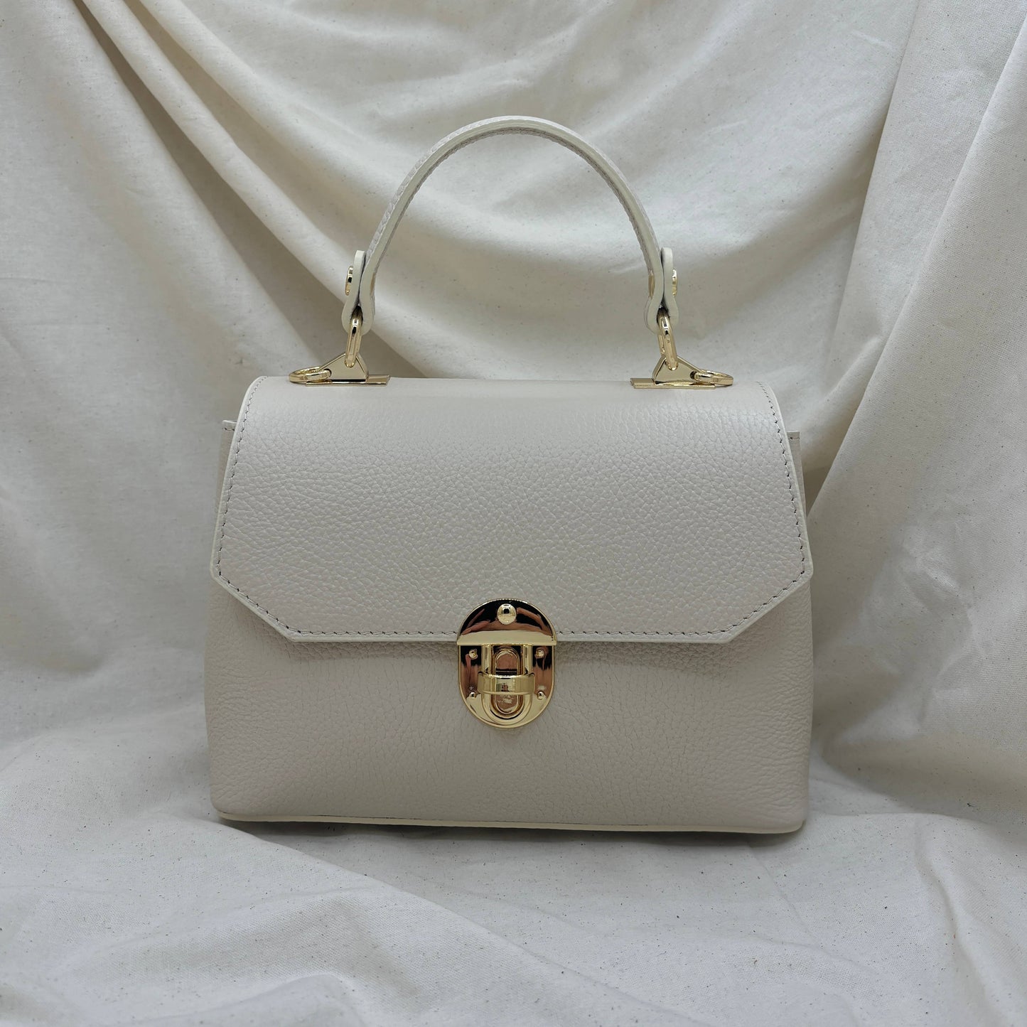 Handmade Genuine Leather Women’s Bag – Artisan Elegance: Cognac